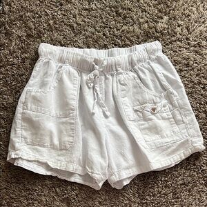 White Cargo Linen Shorts with Elastic Waistband and Relaxed Fit